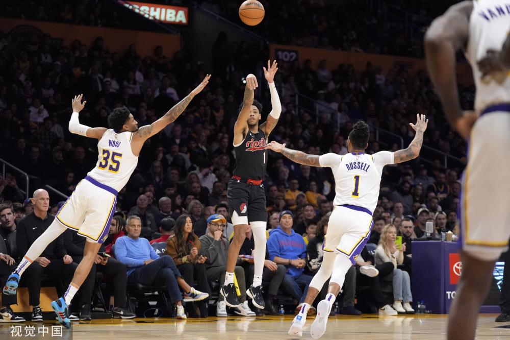 育场的每一 育场的每一